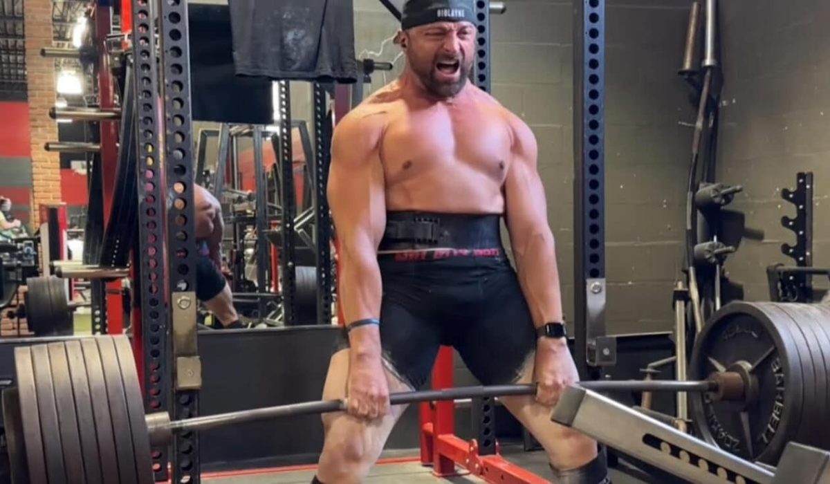 Laynoe norton 725 lb deadlift PR iifym